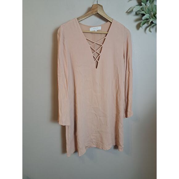ASTR The Label Shift Dress Sz S Blush Pink Lace Up V-Neck Bell Sleeve Lined - Picture 2 of 4